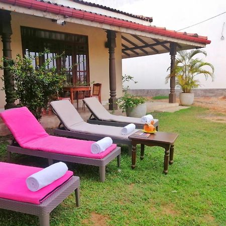 Nalendra Villa - Oceanfront Hikkaduwa Exterior foto